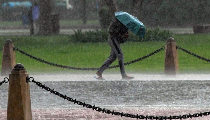 Delhi witnesses weather change: Sudden rain lashes national capital ...