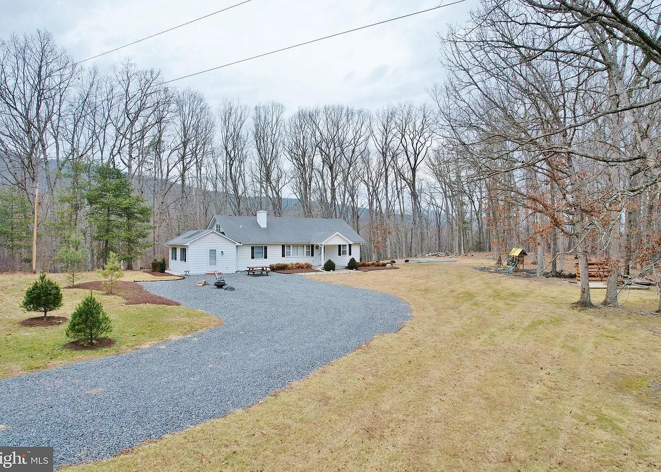 Discover a beautiful 1969 ranch-style retreat in Fort Valley, Virginia ...