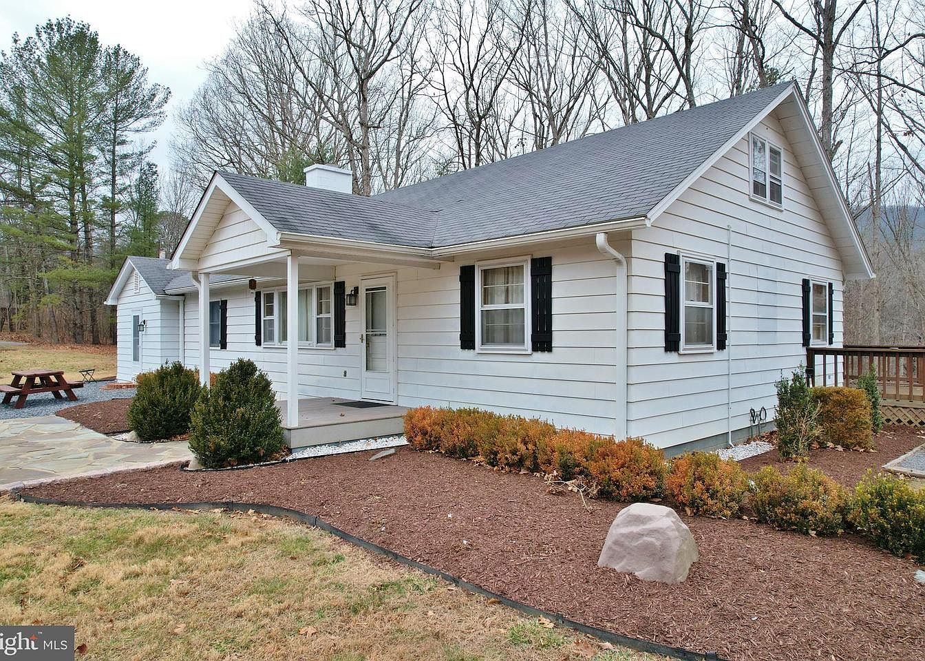 Discover a beautiful 1969 ranch-style retreat in Fort Valley, Virginia ...