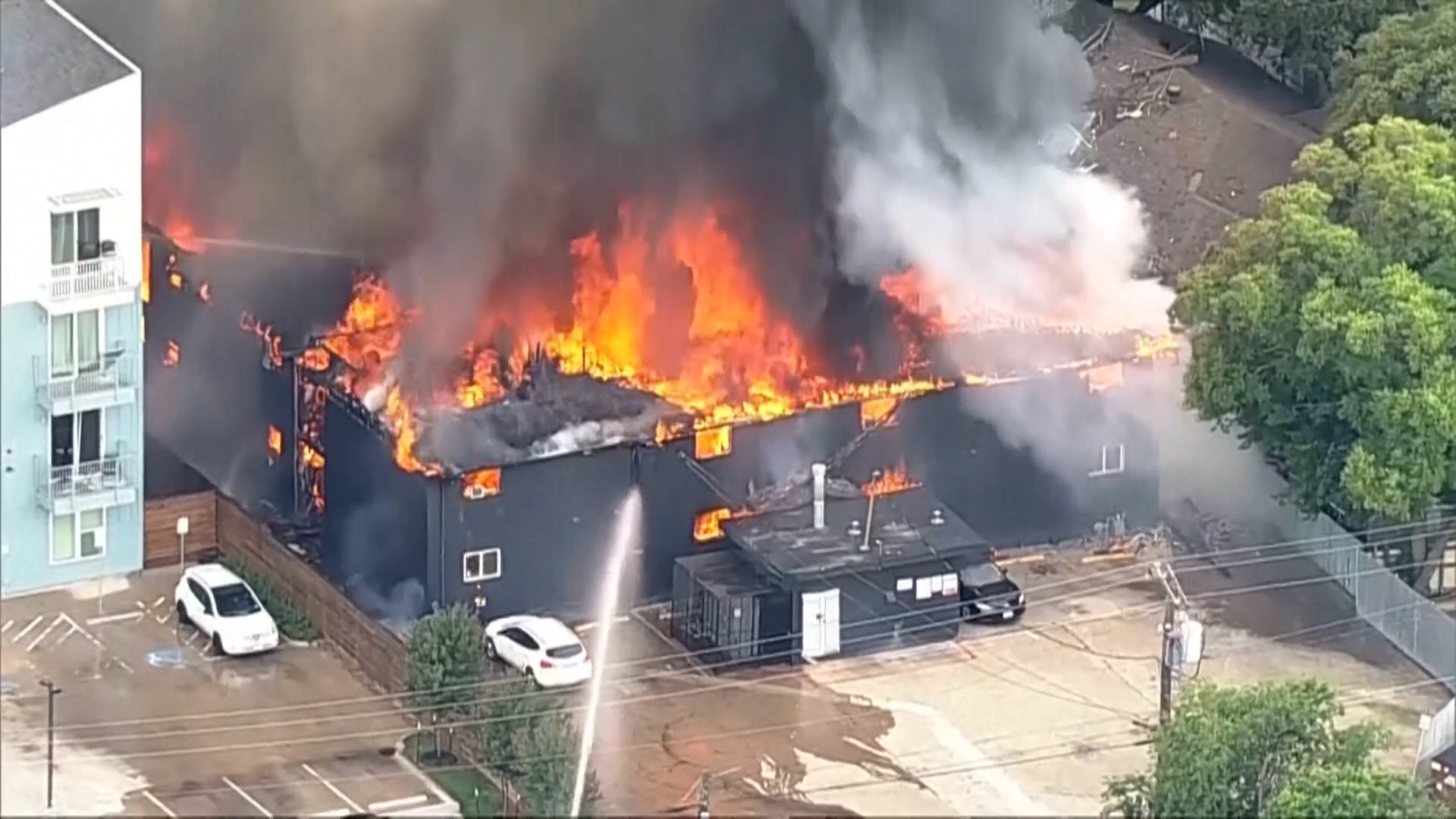 Suspected gas explosion destroys Dallas apartment complex
