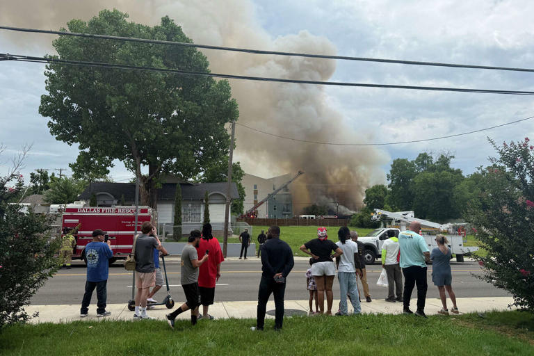 Live updates: 4 injured, fatalities reported in fire at Oak Cliff ...