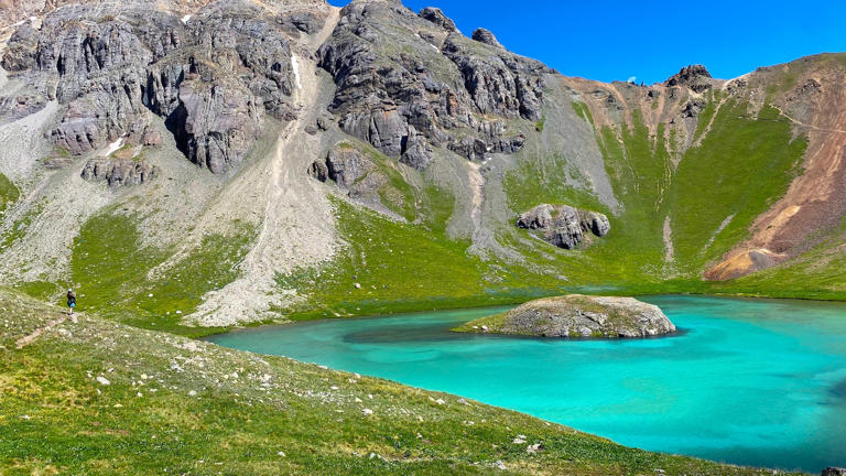7 technicolor hikes that will make you feel like you’re dreaming