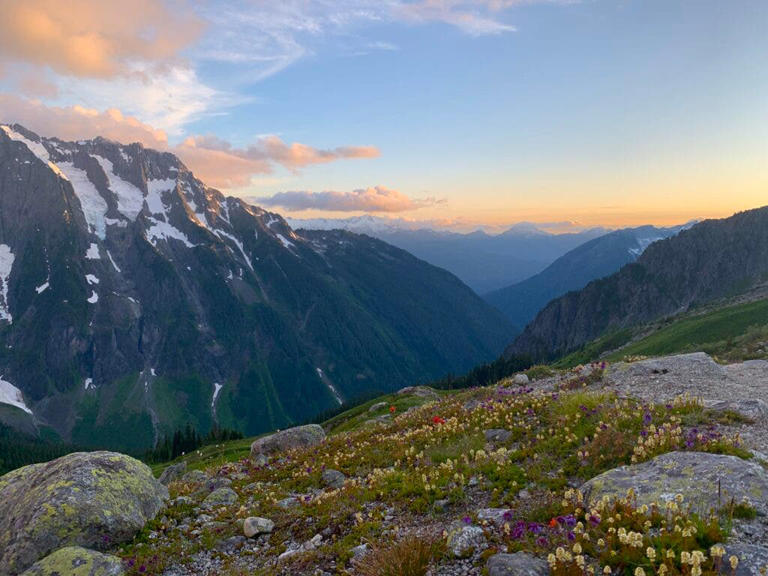7 technicolor hikes that will make you feel like you’re dreaming