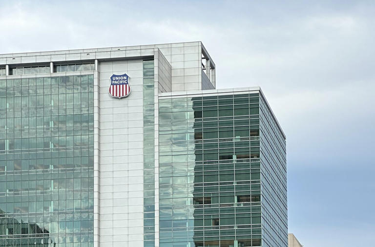 STB pauses Union Pacific-Norfolk Southern merger proceedings