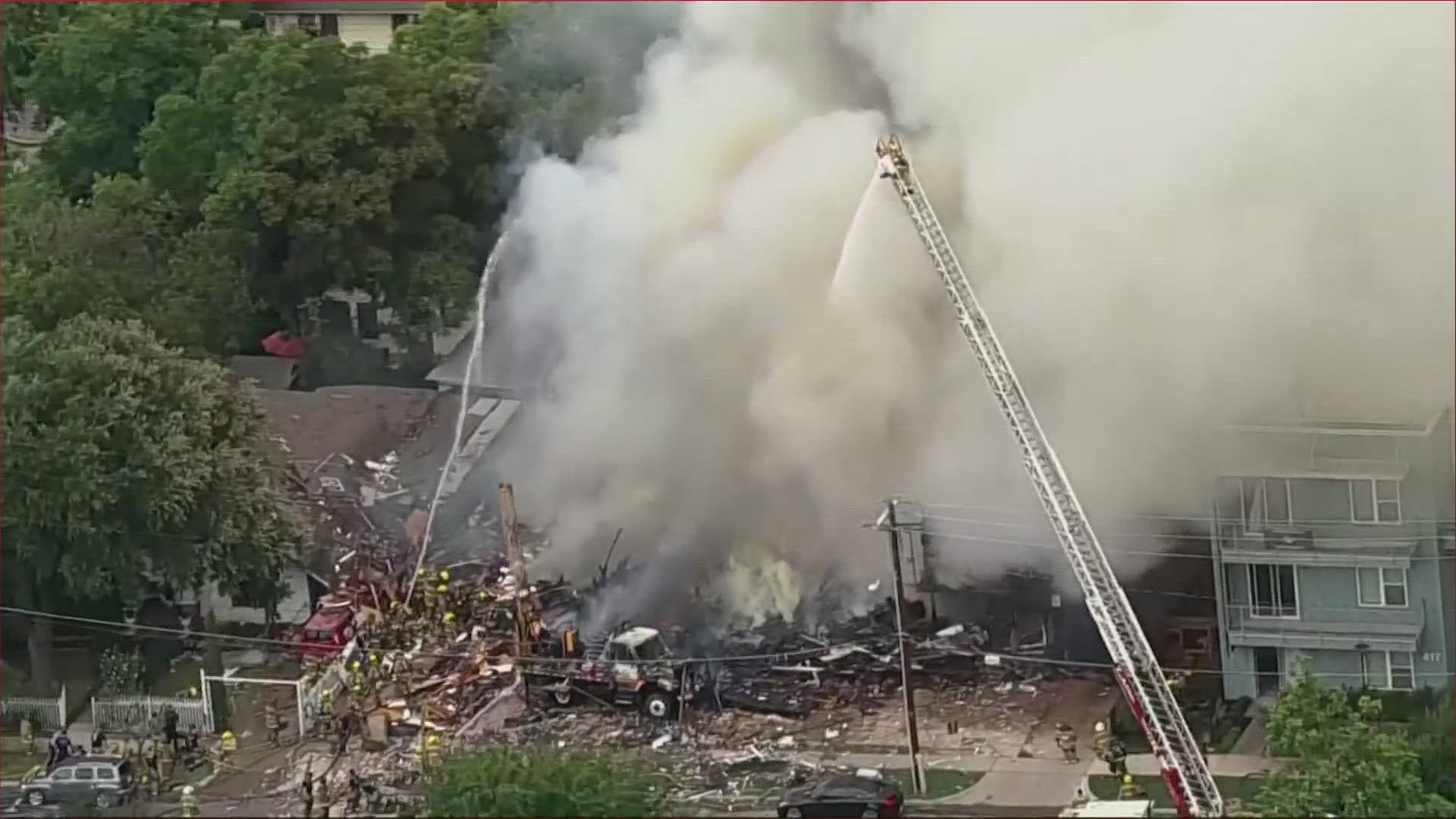 Large fire breaks out at Dallas apartment complex