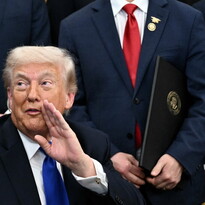 Trump vuole una banconota da 250 dollari con la sua immagine