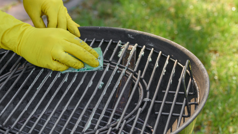 Not vinegar or baking soda: Clean grimy grill grates with the help of a ...