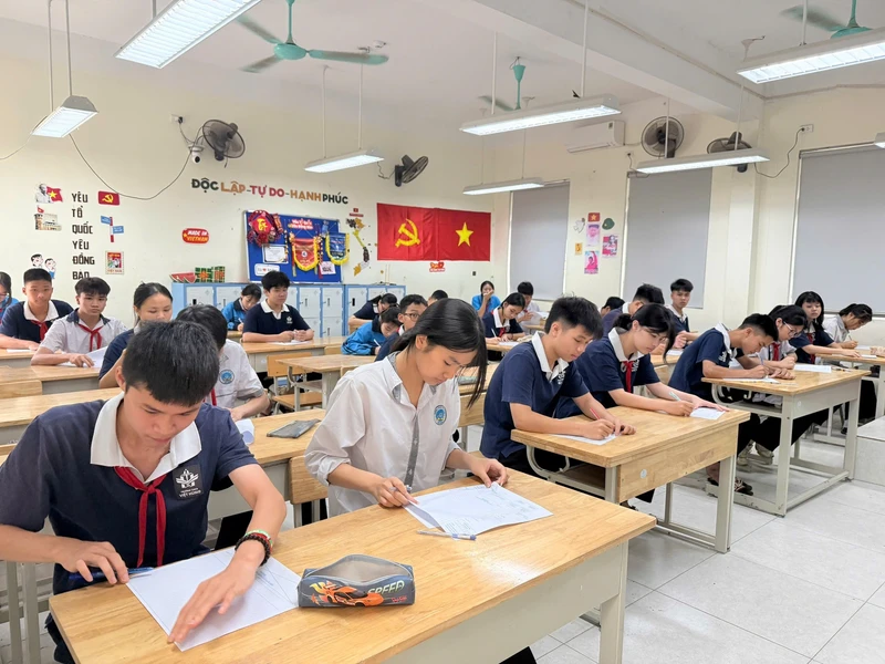 Thi vào lớp 10 ở Hà Nội: Cách nào giảm áp lực?
