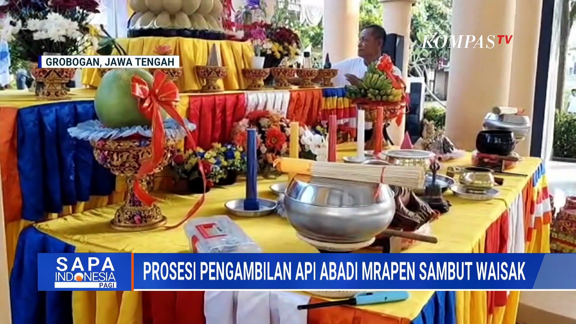 Terbaru! Prosesi pengambilan api abadi Mrapen di Grobogan jelang Waisak ...