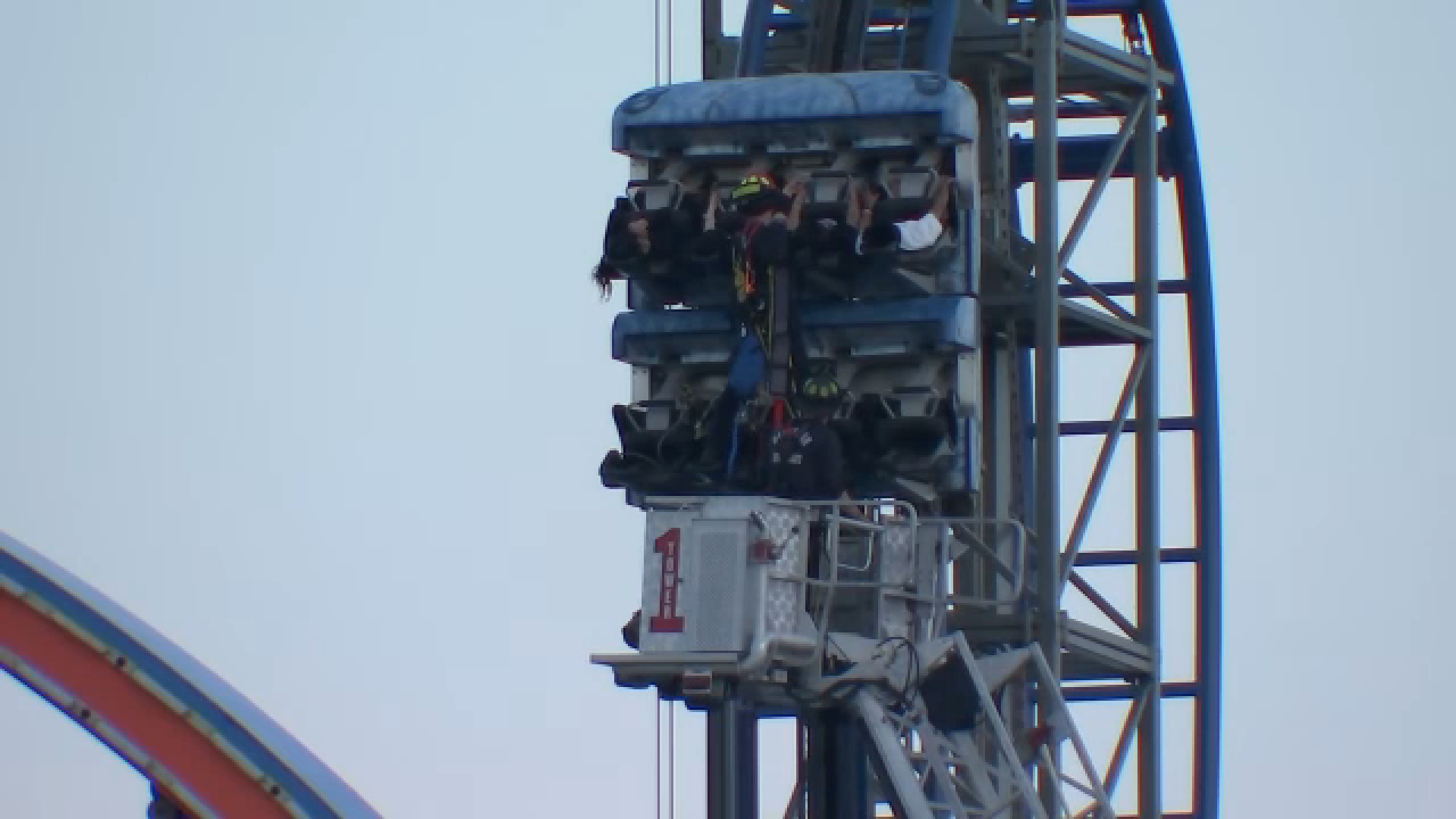 8 students rescued from roller coaster that was stuck for hours at ...