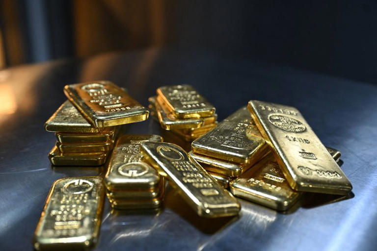 Gold on track for third straight monthly loss; traders assess US-Iran ...
