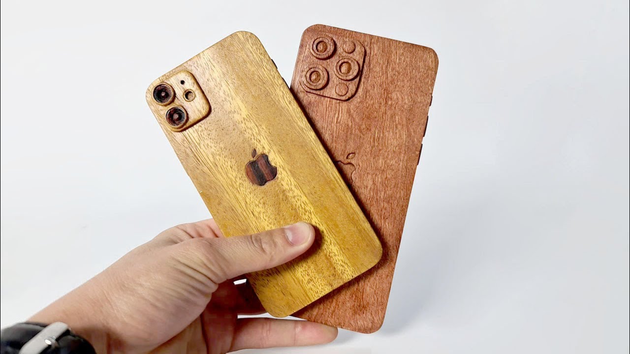 The poor carpenter has no money to buy a new iPhone ☹ wood carving ...