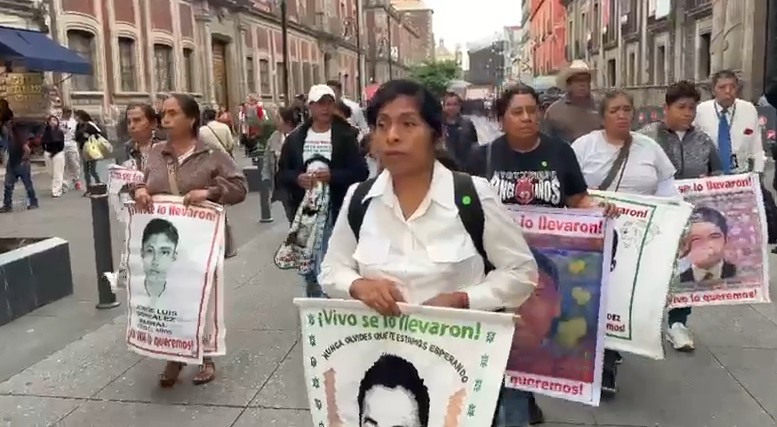 Sheinbaum se reúne con padres de los 43 normalistas de Ayotzinapa