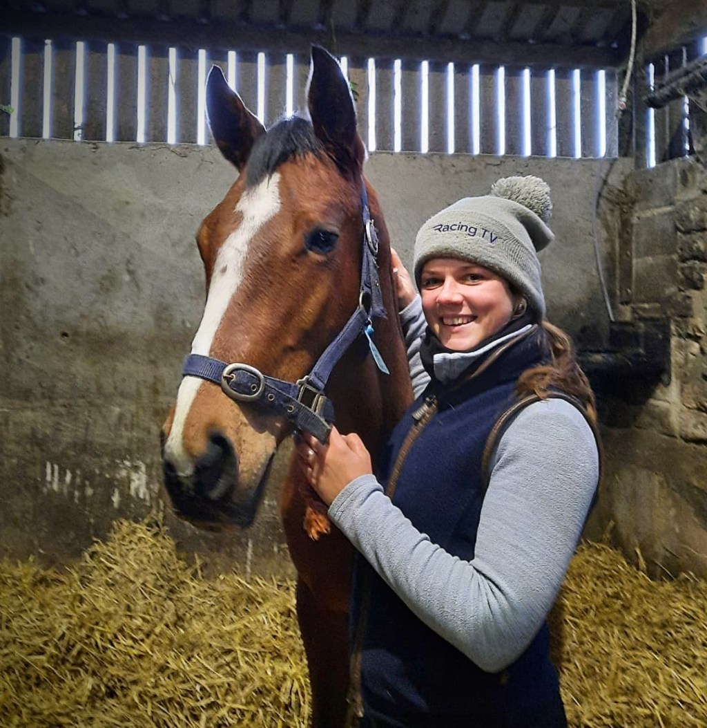 Trainer Richard Fahey’s assistant gets brutally bucked by racehorse ...