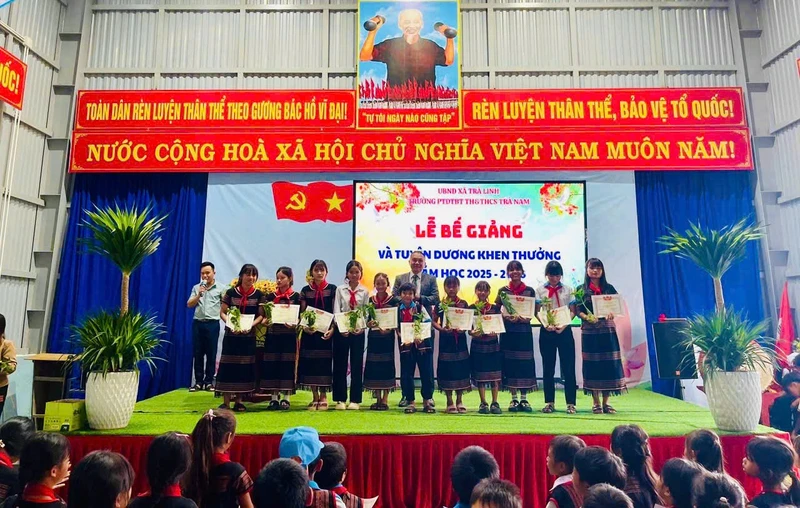 Độc lạ Đà Nẵng: Thưởng sâm Ngọc Linh cho học sinh giỏi