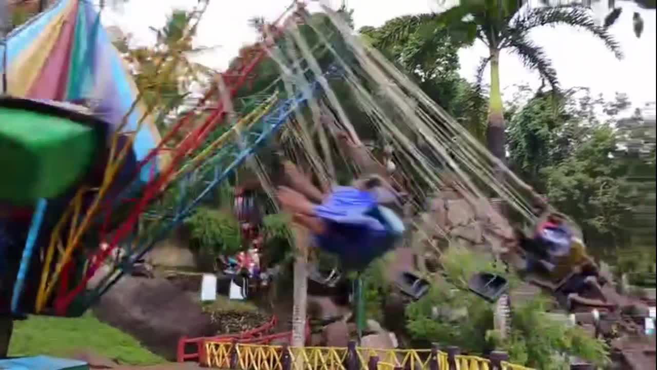 Dramatic live visuals show giant wheel collapsing at Kerala amusement ...