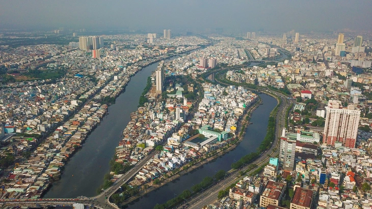 Bộ Chính trị yêu cầu TP.HCM quyết tâm di dời 40.000 nhà ven kênh rạch, kế hoạch ra sao?