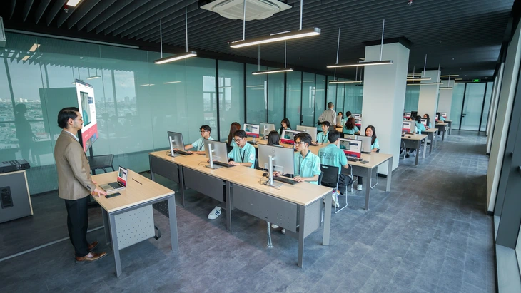 Một trường đại học cấp 300 học bổng tinh hoa, 800 triệu đồng/suất