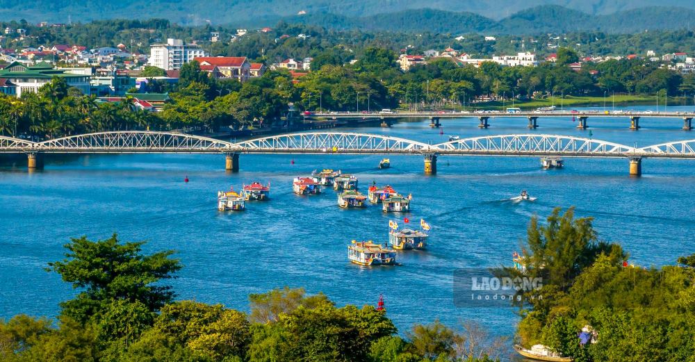 Cầu Trường Tiền cấm xe ban đêm suốt 150 ngày để sửa chữa