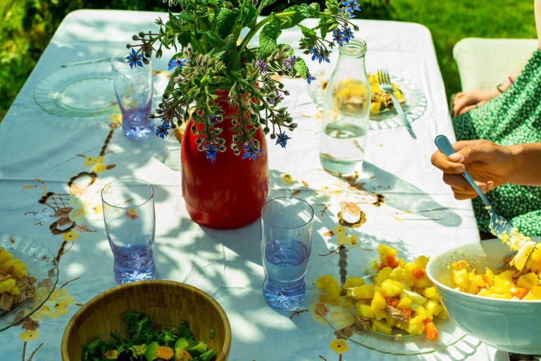 Banish flies from your patio this summer by using a 35p fruit bowl staple