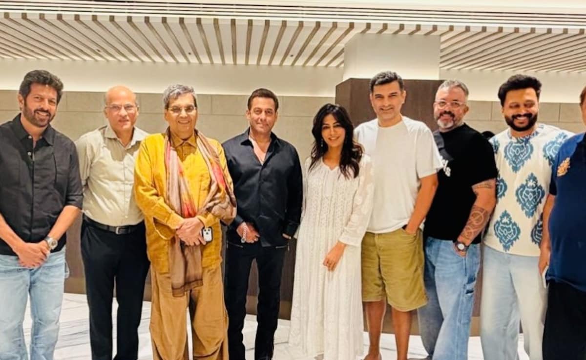 Salman Khan hosts private screening of Maatrubhumi for Subhash Ghai ...