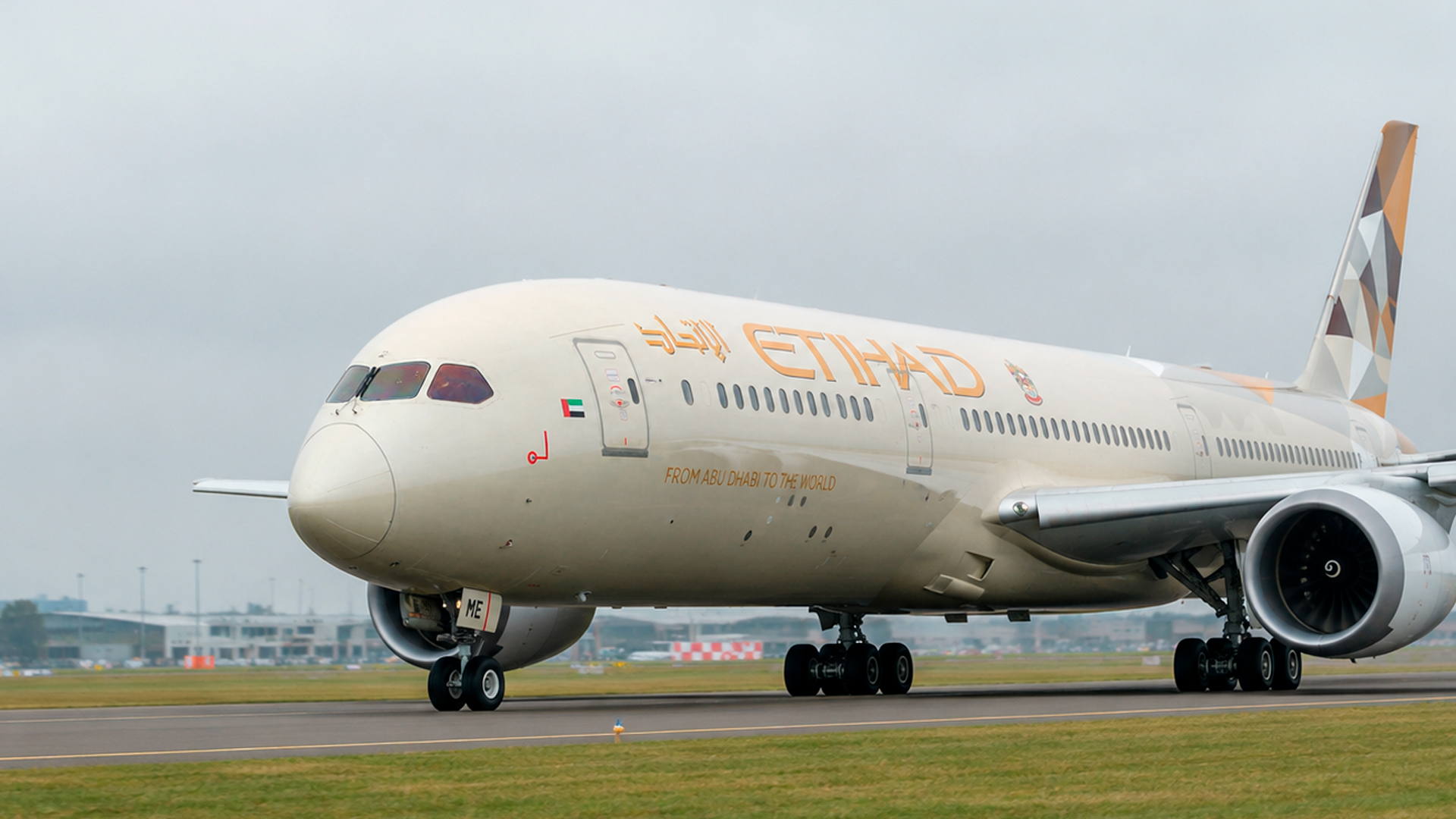 Massive 787-10 aborts takeoff on runway