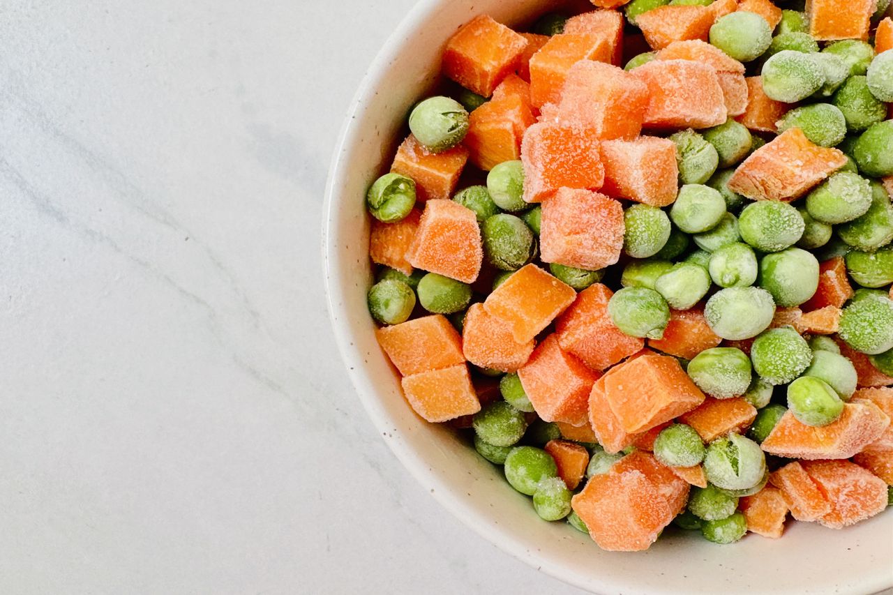Bowl containing frozen peas and carrot cubes
