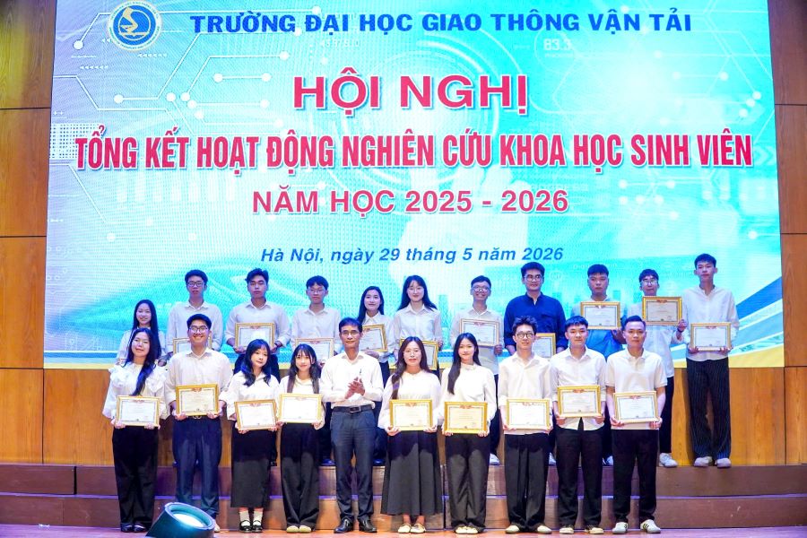 Sinh viên nghiên cứu xây dựng tàu điện, tàu cao tốc từ giảng đường đại học
