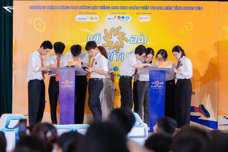 ClassUp đưa 'Vũ Đài Trí Tuệ' đến Nghệ An, Hưng Yên, Quảng Ninh thổi bùng phong trào học tiếng Anh trong học sinh THPT