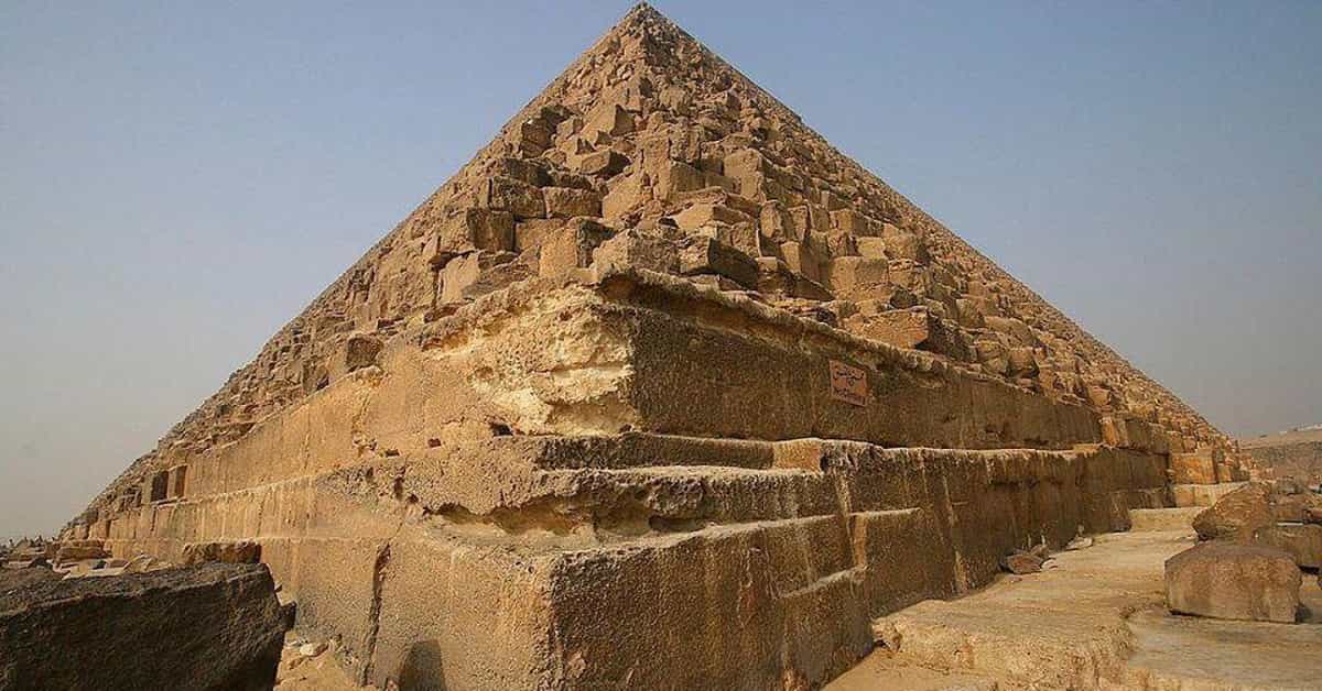 Transporting blocks to build the pyramids