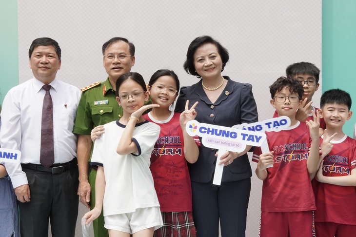 Phó thủ tướng: Nếu người lớn chậm 1 bước, trẻ em có thể chịu tổn thương trong thế giới ảo