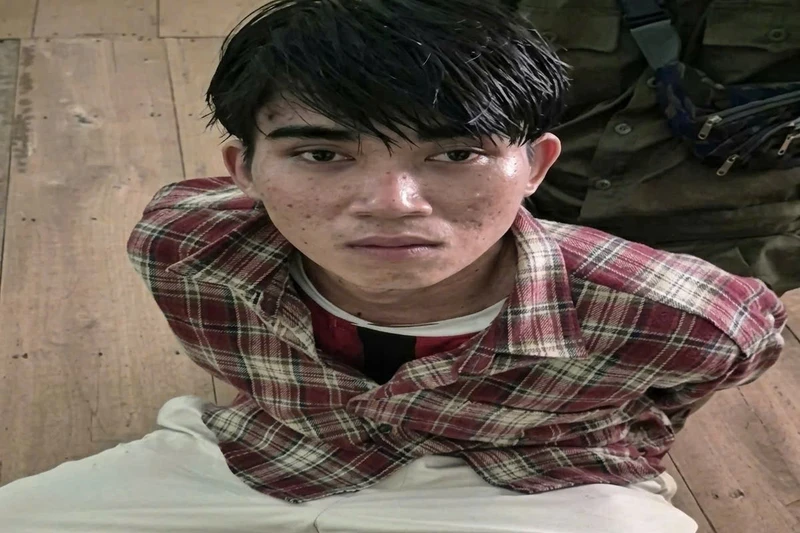 Bắt đối tượng giật dây chuyền của học sinh, phát hiện nhiều tép heroin