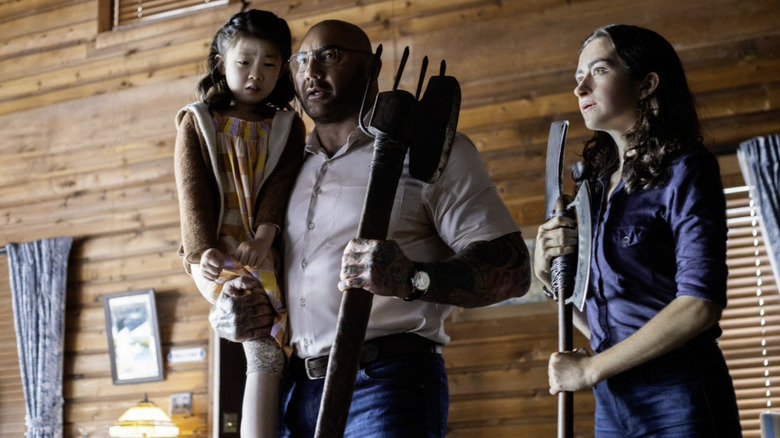 How M Night Shyamalan's Knock at the Cabin faithfully adapts the book ...