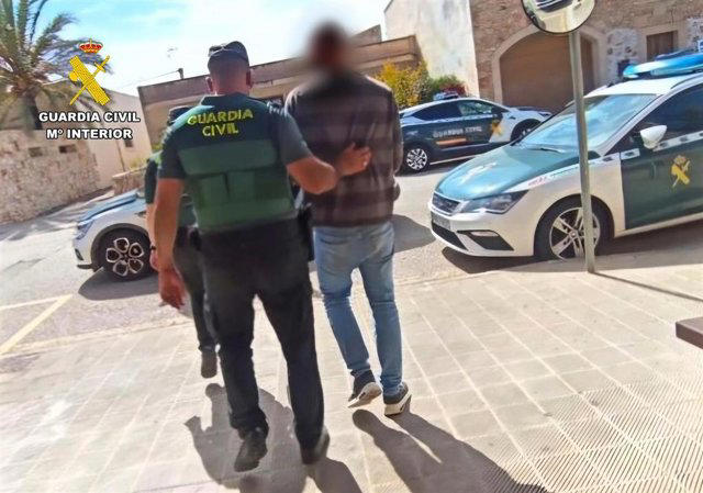 Detenido por causar de manera reiterada daños sobre un vehículo en Santanyí
