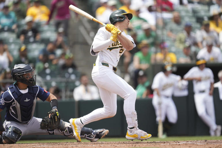 Mariners sweep A’s 9-1, Seattle takes AL West lead