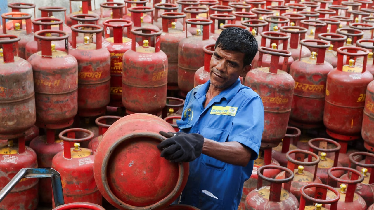 LPG gas big update: Is government introducing new rules from June 1? Major changes expected for Indane Gas, Bharat Gas, HP Gas | Image: X