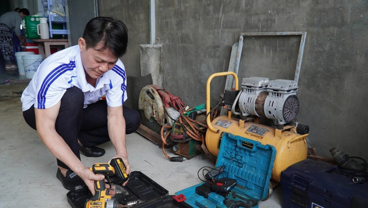 Đình chỉ điều tra vụ cựu hiệu trưởng ở Cà Mau bị tuyên 7 năm tù vì làm đồ dùng cho học sinh