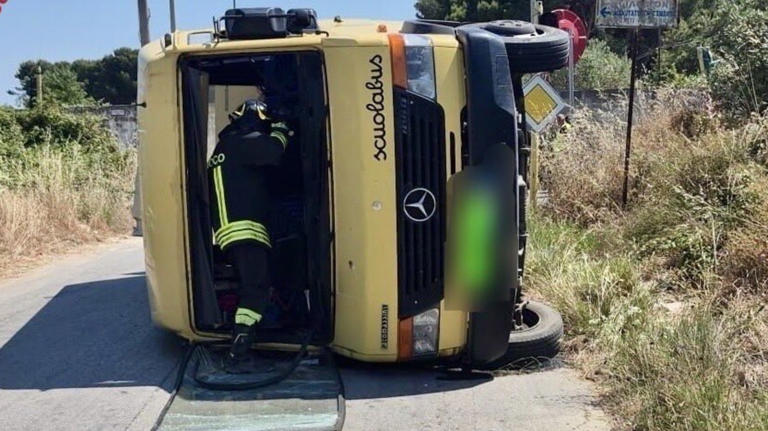 Auto contro scuolabus a Mazara del Vallo, 14 bimbi feriti. In macchina ...