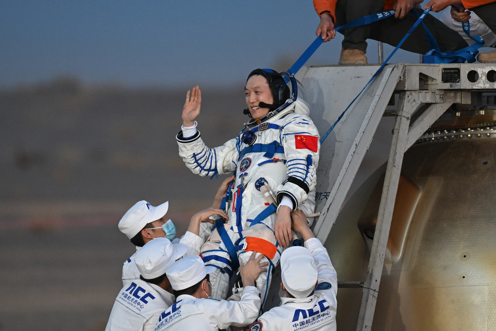 3 astronauts from China return to Earth after nearly 7 months in space ...