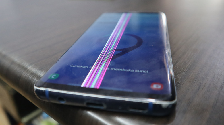 How to fix the red lines on your Android phone screen