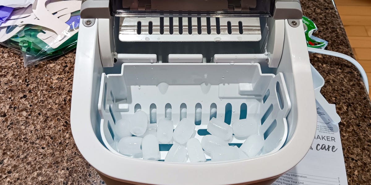 The Frigidaire EFIC189 countertop ice maker is straightforward, fast ...