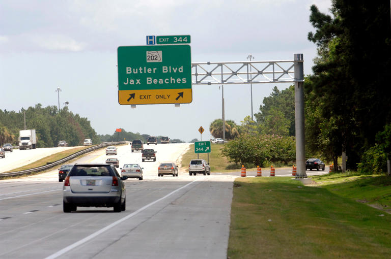 Ponte Vedra man and woman die in wrong-way crash on Butler Blvd.