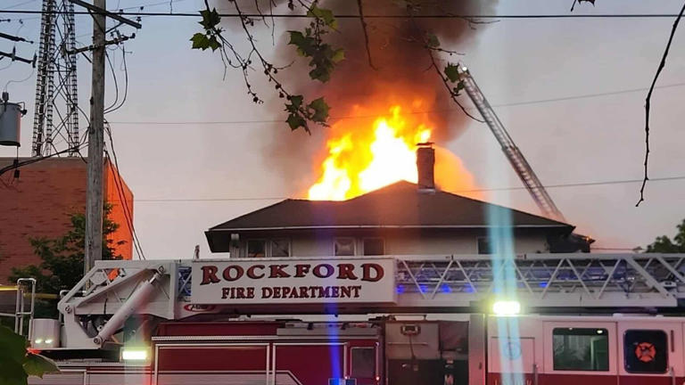 Rockford apartment complex destroyed after early morning fire