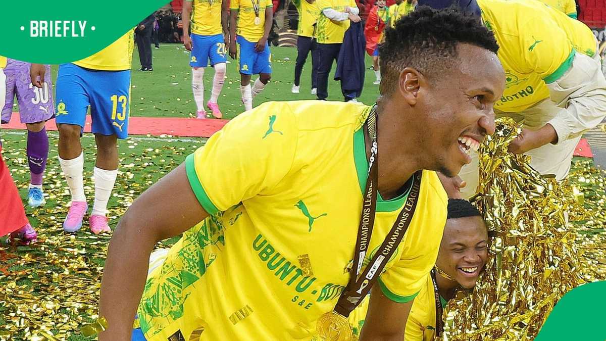 Themba Zwane signs contract extension with Mamelodi Sundowns after 2026 ...