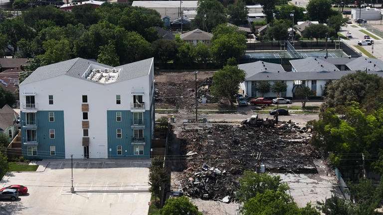 3 dead, including child, after explosion levels Dallas apartment complex