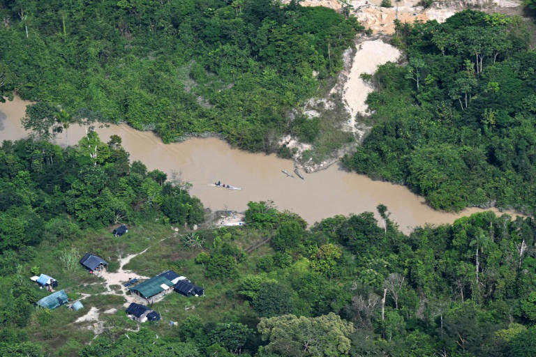 Uma área de garimpo ilegal na Área de Proteção Ambiental do Tapajós, no município amazônico de Itaituba, no Pará, em imagem de 21 de maio de 2026