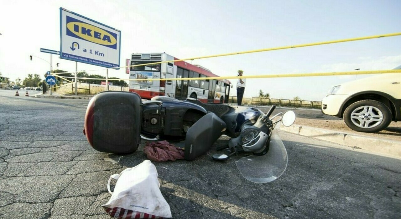 Roma, scontro tra auto e moto in via Ostiense: morto il centauro, aveva ...