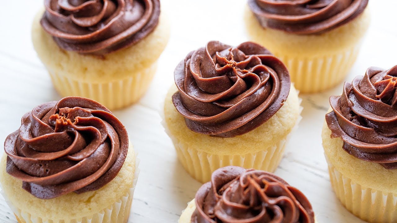 the-most-amazing-vanilla-cupcakes