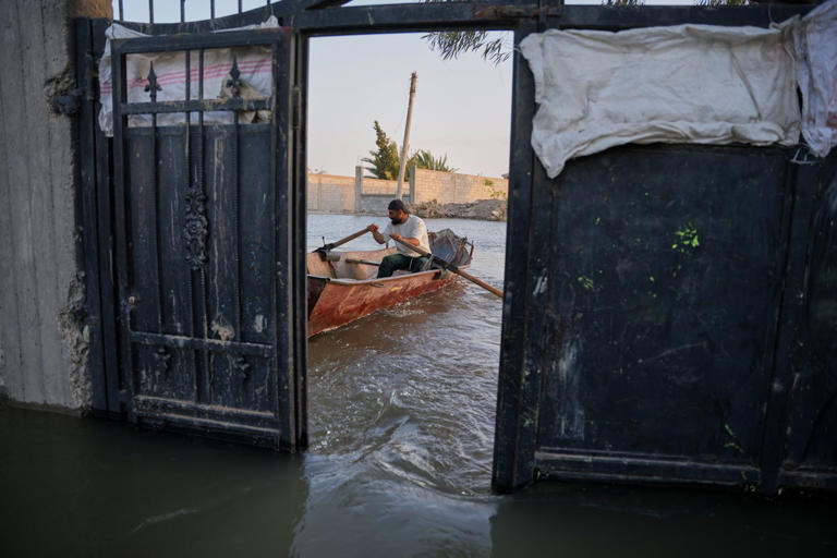 Photos of rare Euphrates River flooding forcing Syrians inland