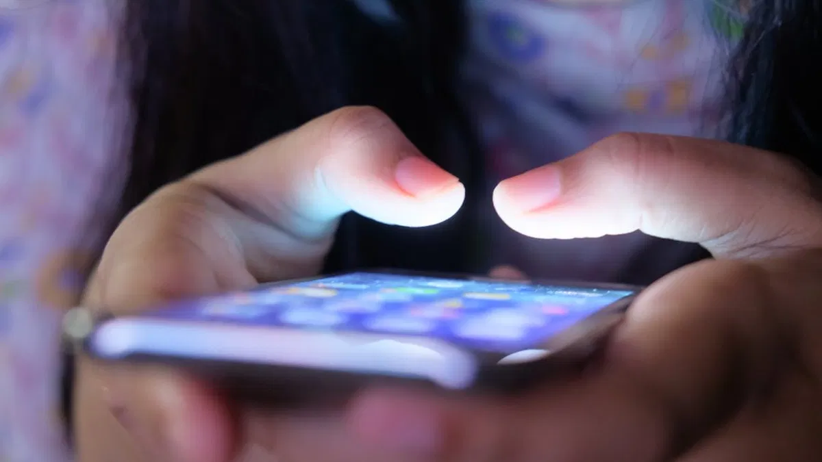 La razón técnica por la que tu celular se vuelve más lento con el ...